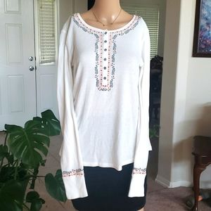 Lucky Brand M adorable waffle knit popover immaculate embroidered hems